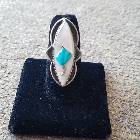 NATIVE AMERICAN MOP AND TURQUOISE RING - Picture 3 of 6